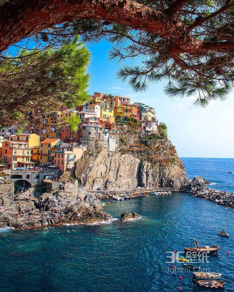 意大利沿海小镇，悬崖上的马纳罗拉唯美摄影图片8