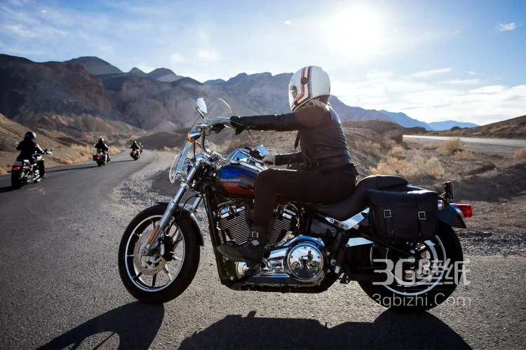 高清无水印重型机车和哈雷机车骑士的图片12