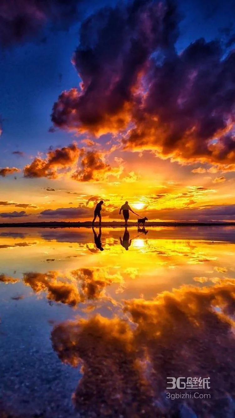 超美的一组图，行走在夕阳倒影中的欧美人图片4