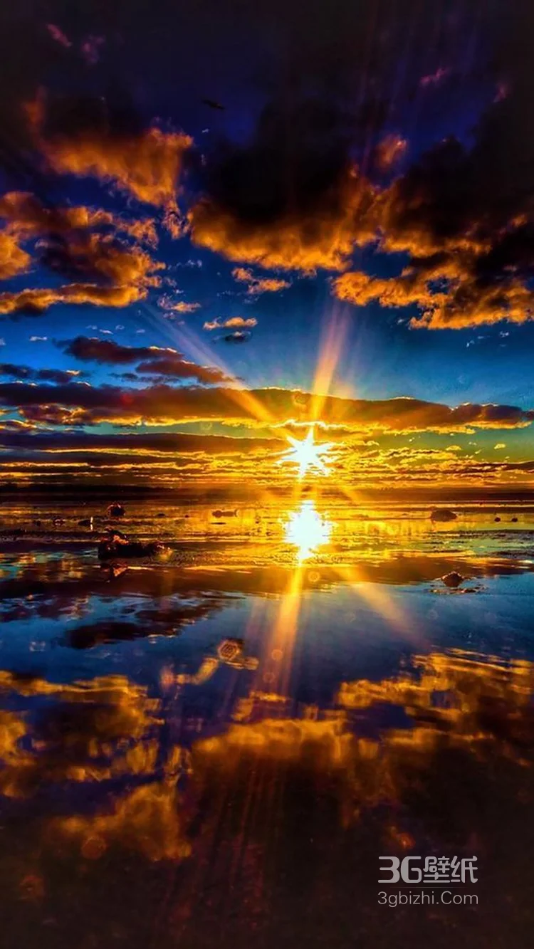 超美的一组图，行走在夕阳倒影中的欧美人图片3