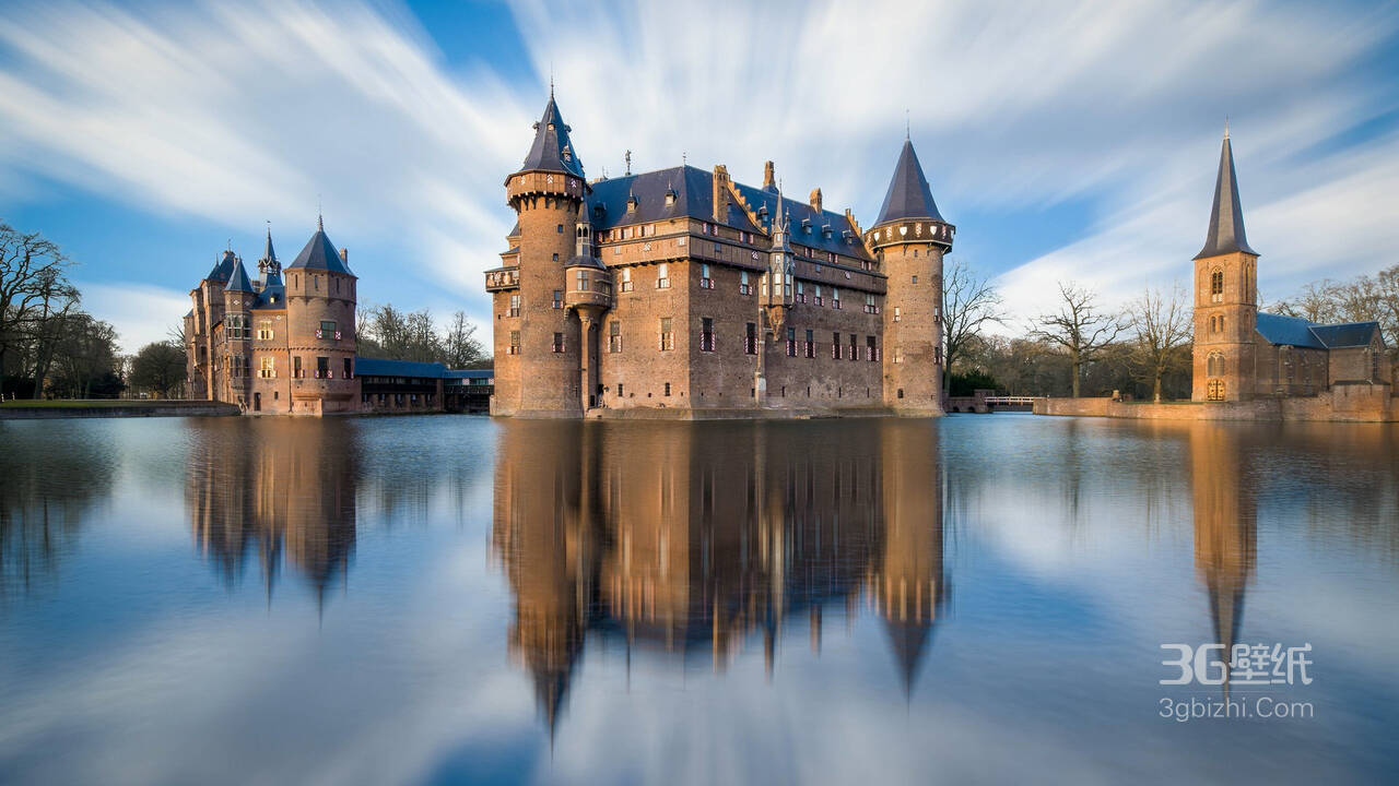 神奇的水上欧式城堡高清电脑壁纸1