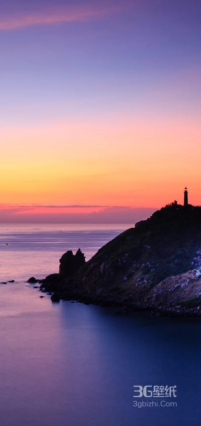 海上的紫色晚霞自然风景锁屏壁纸1