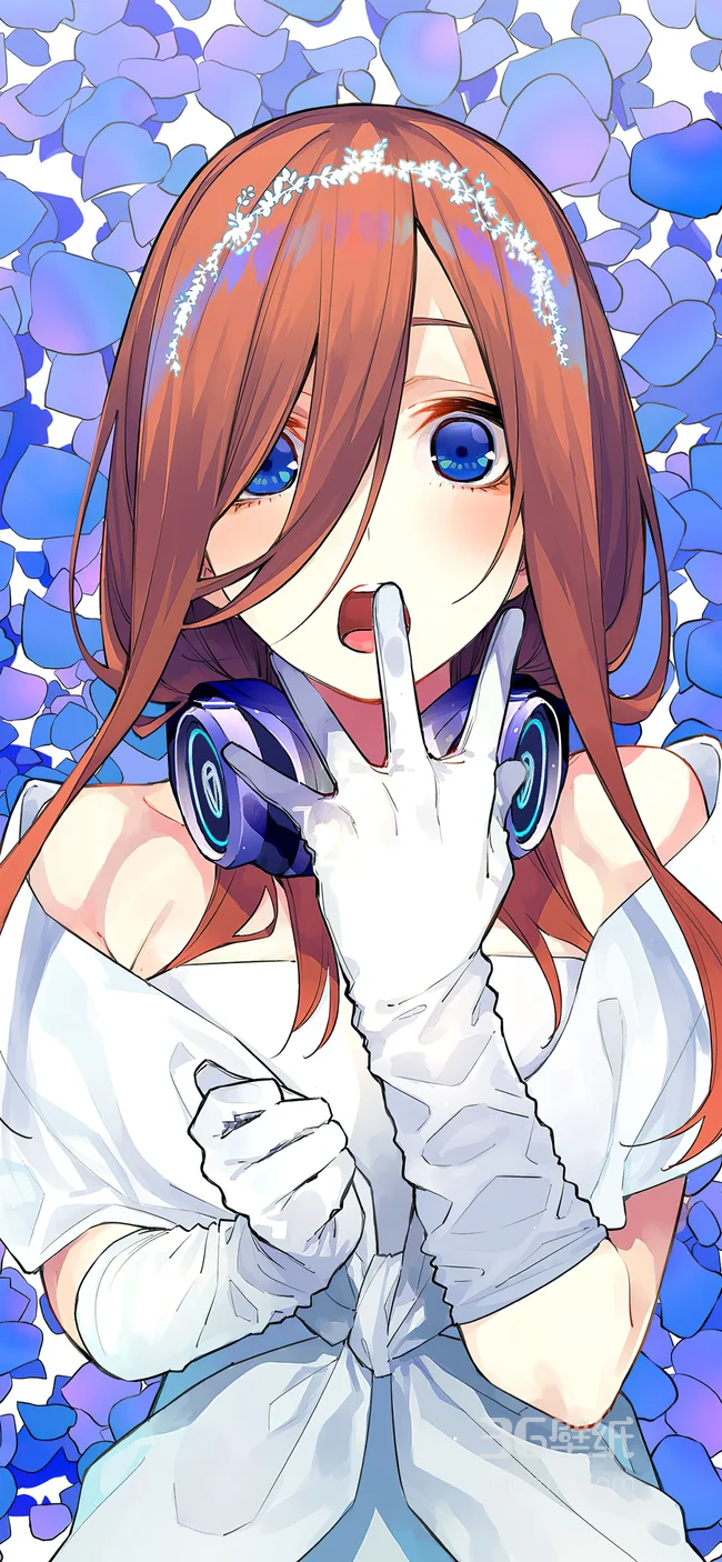 表情可爱戴着耳机的动漫大眼美女1