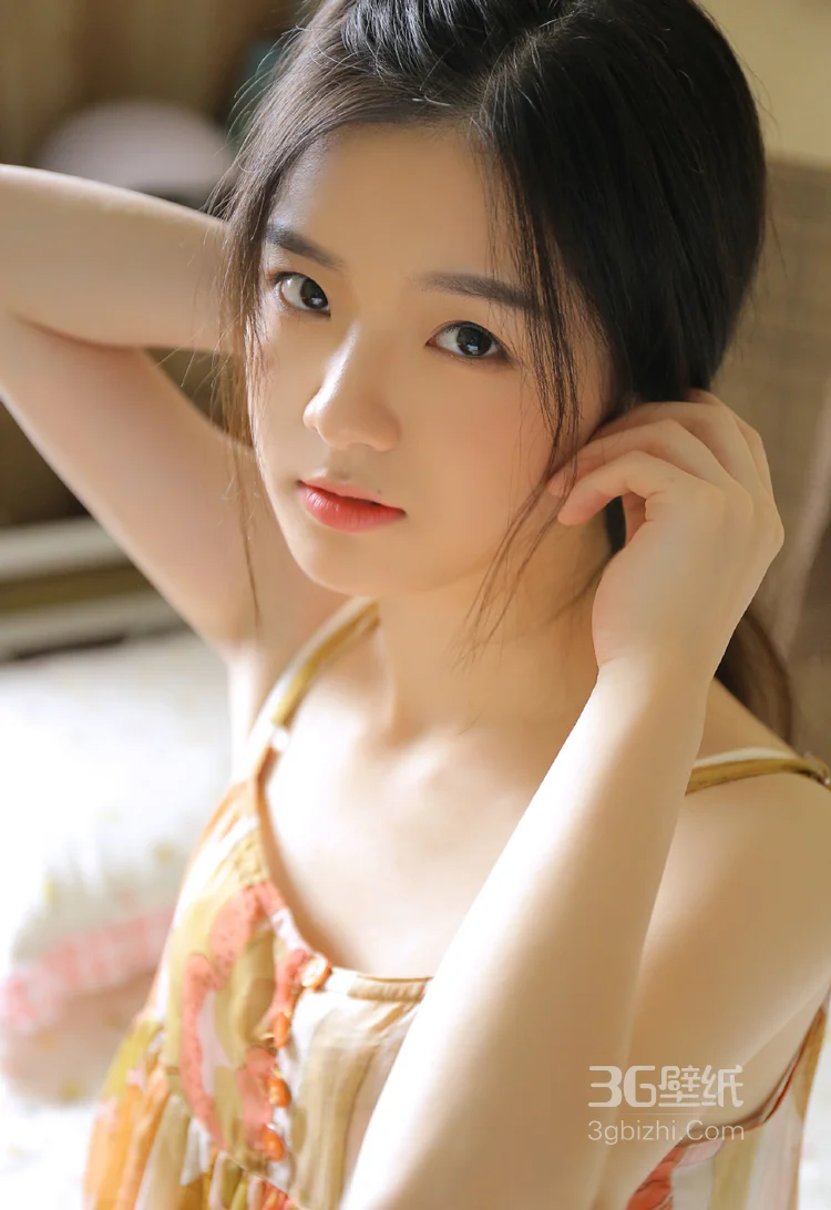 皮肤粉嫩白皙的美腿美少女甜美迷人居家写真图片8