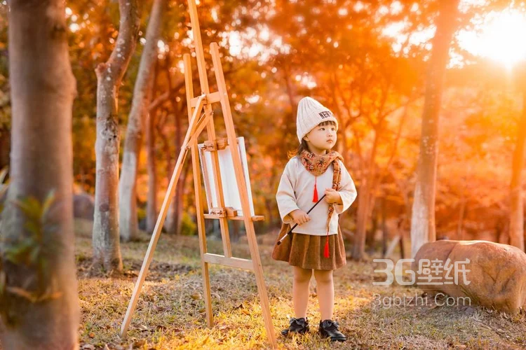暖阳下的户外公园，坐在草地上的 可爱小女孩 户外写生图片6