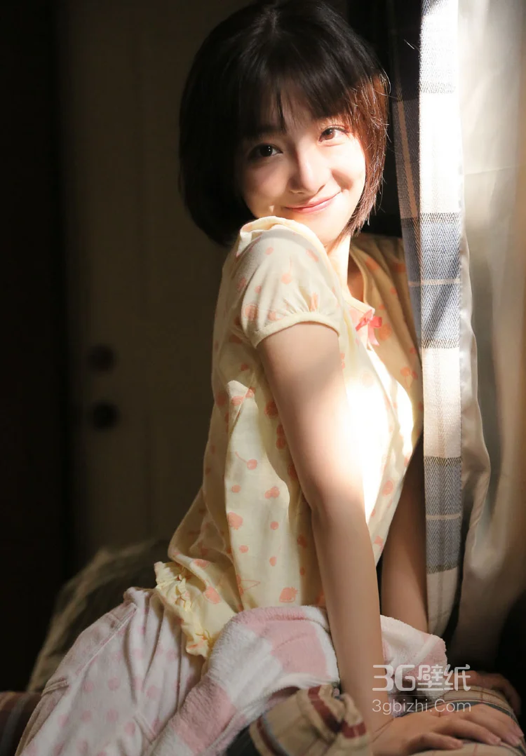 阳光正好，甜美迷人的短裤女孩午后私房写真图集13