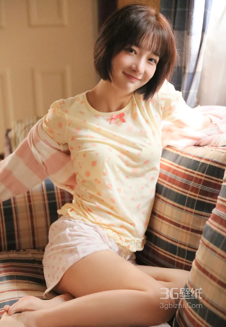 阳光正好，甜美迷人的短裤女孩午后私房写真图集12