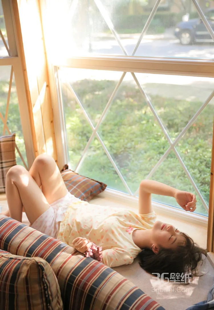 阳光正好，甜美迷人的短裤女孩午后私房写真图集10