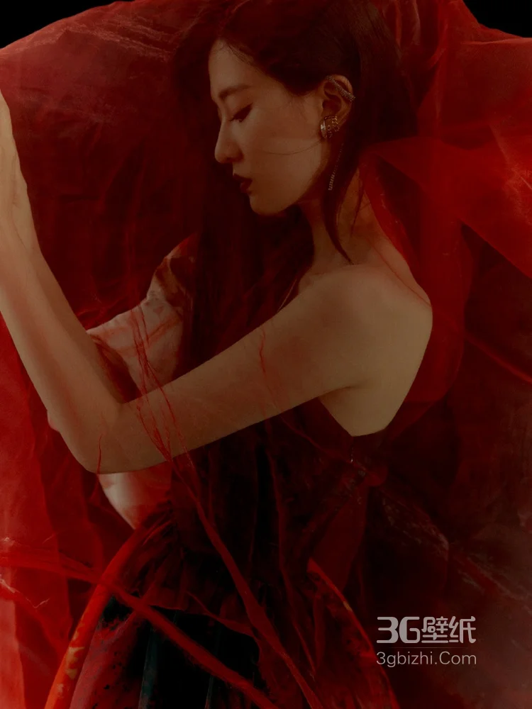 乔欣性感深红唇色化身暗夜妖姬穿搭写真图片9