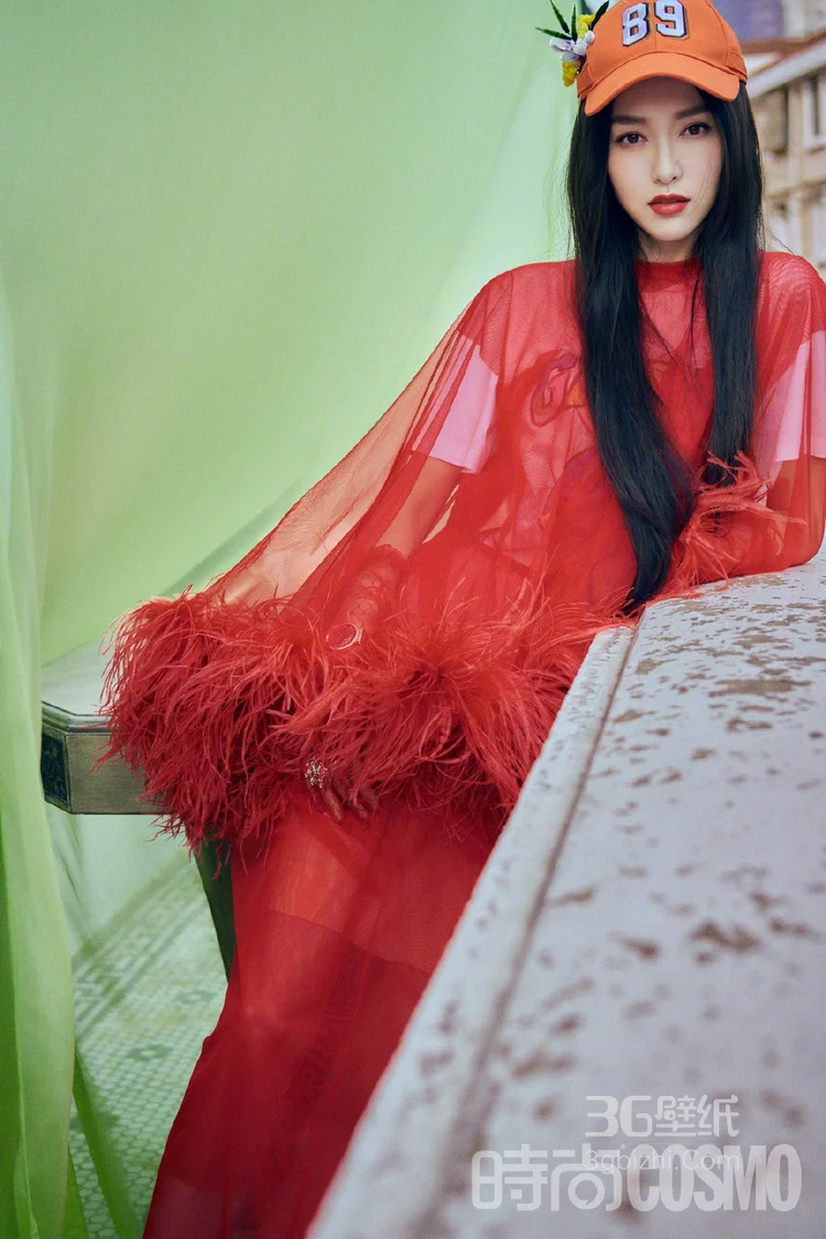 唐嫣头戴棒球帽搭配各类时尚服饰登杂志写真图片3