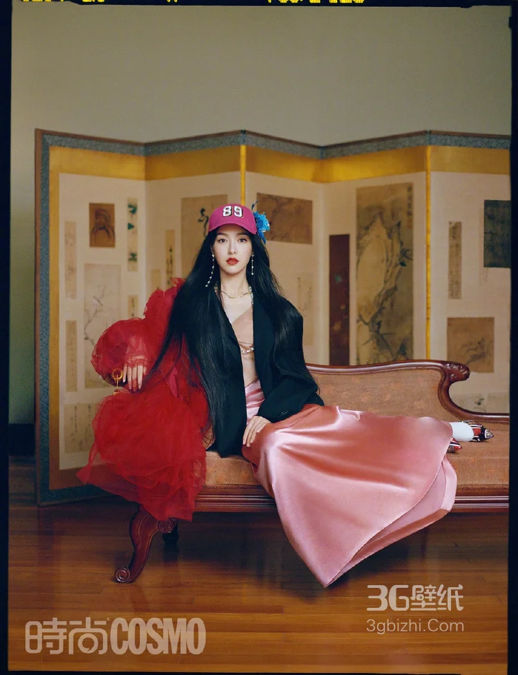 唐嫣头戴棒球帽搭配各类时尚服饰登杂志写真图片2
