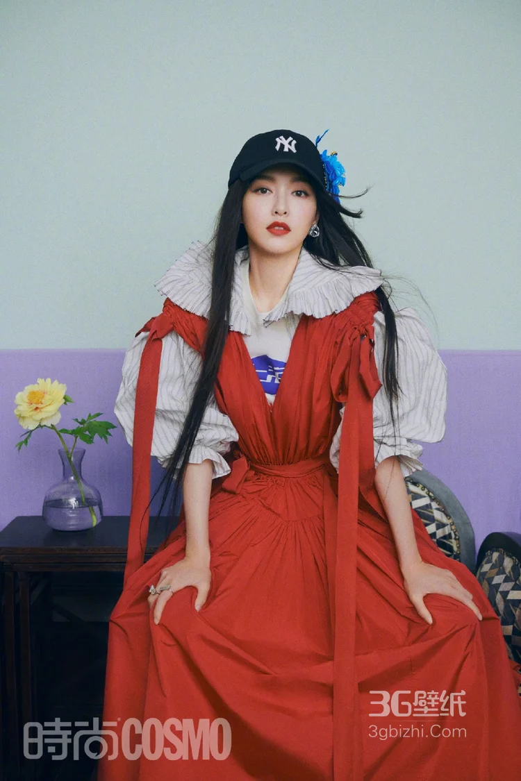 唐嫣头戴棒球帽搭配各类时尚服饰登杂志写真图片7
