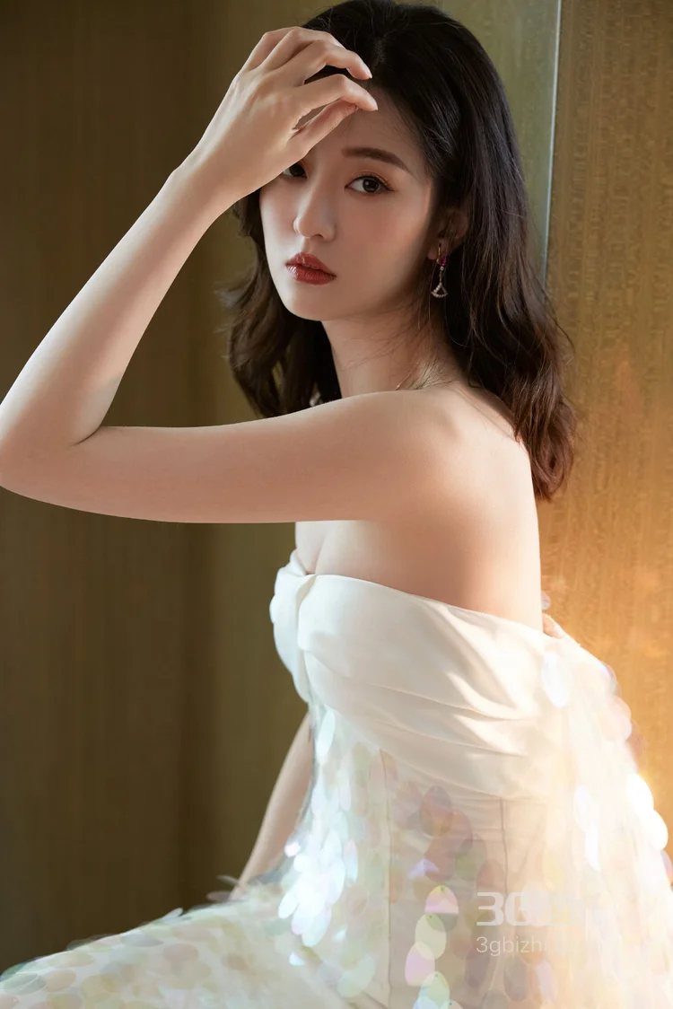 美女乔欣性感白色抹胸连衣裙气质优雅写真图片5