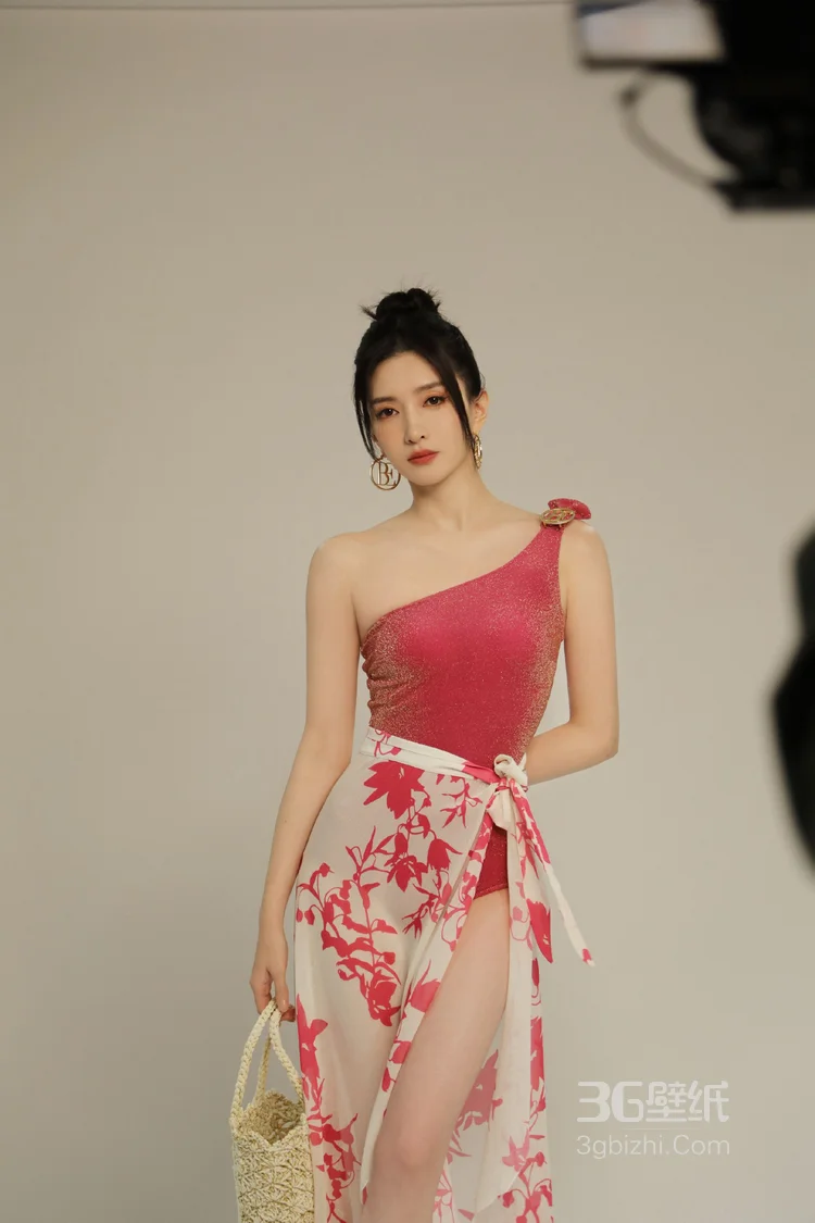 美女明星江疏影性感比基尼穿着显修长美腿图片4