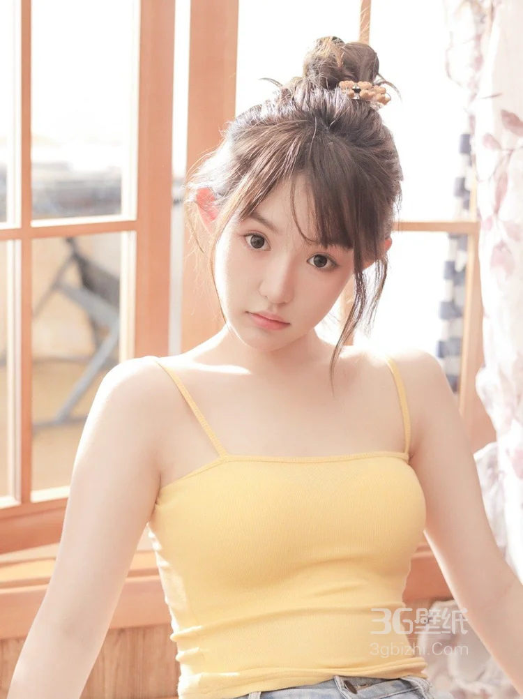 盛夏美少女写真，吊带背心牛仔短裤美少女居家可爱写真4