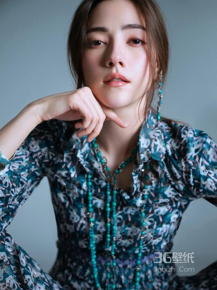 娜然翩翩舞动裙装写真酷飒美照4