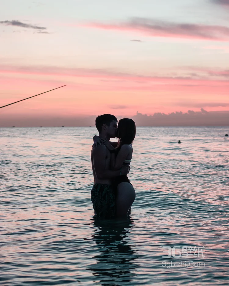 接吻中的欧美，外国男女情侣浪漫亲嘴爱情图片9