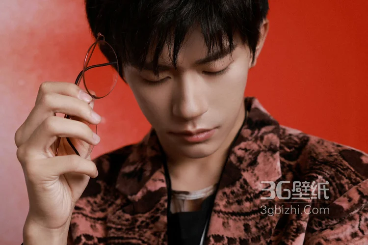 易烊千玺雅痞复古大花时装西服痞帅写真图片6