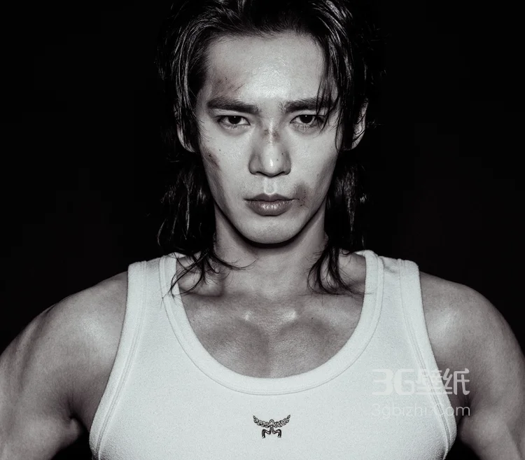 于适户外受伤装户外写真酷帅黑白写真图片4