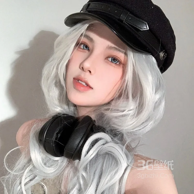 电玩女友上线，戴着大波浪发型加帽子的漂亮时尚女神美女2024款最新头像图片2