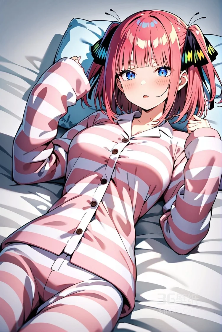 躺在床上，身着横纹睡衣的红发动漫少女插画图集2