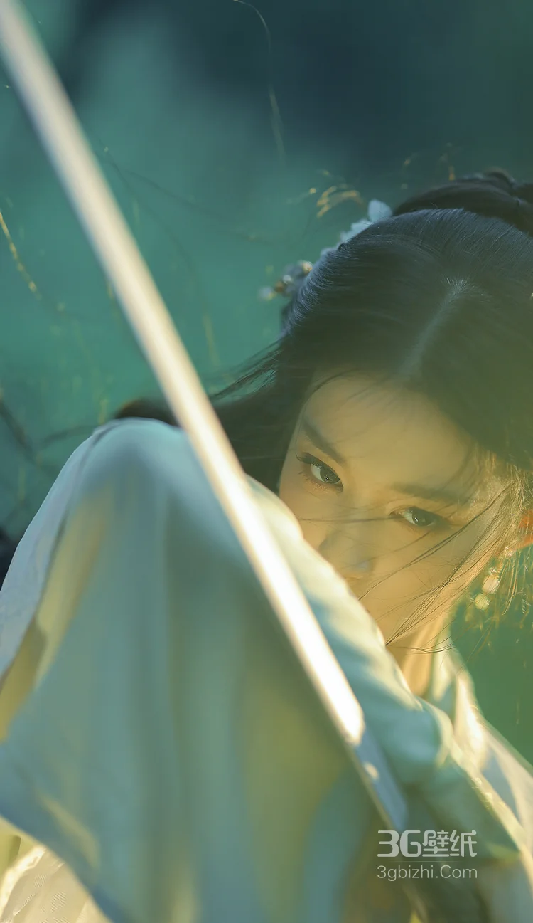 王楚然一剑入梦，电视剧《柳舟记》人物柳眠棠，王楚然古风装扮白裙飘飘唯美风写真美照5