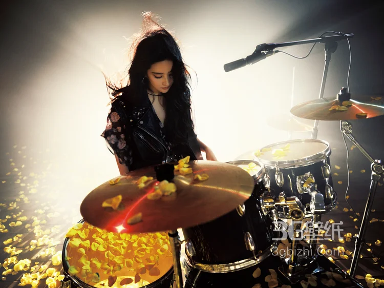 刘亦菲酷飒摩托大片，李亦非打架子鼓写真图片合集3