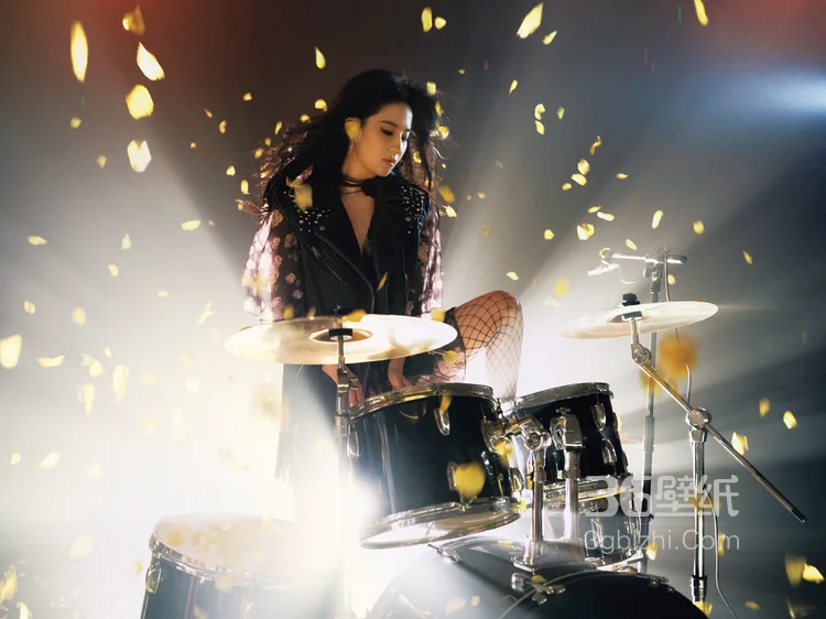 刘亦菲酷飒摩托大片，李亦非打架子鼓写真图片合集4