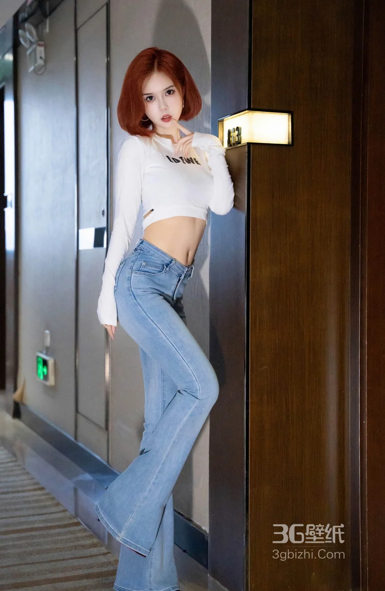 牛仔裤美女VS瑜伽裤女神，成熟御姐和青春少女的性感姿态，展现女人无尽魅力8