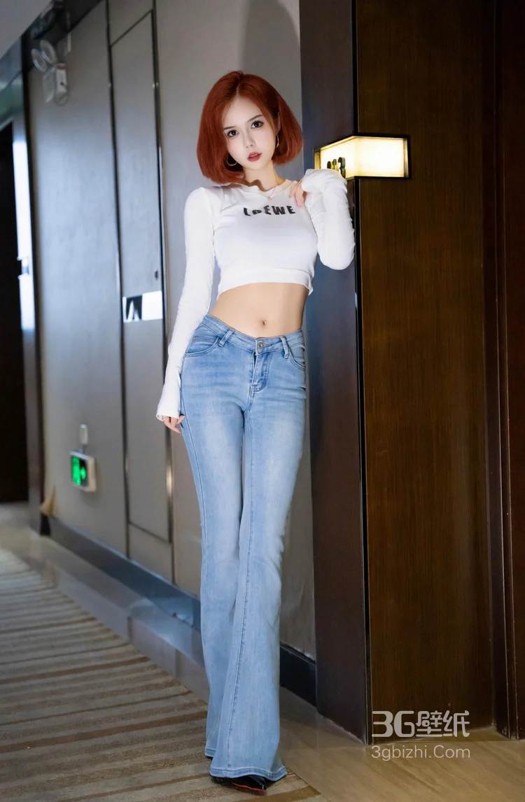 牛仔裤美女VS瑜伽裤女神，成熟御姐和青春少女的性感姿态，展现女人无尽魅力4