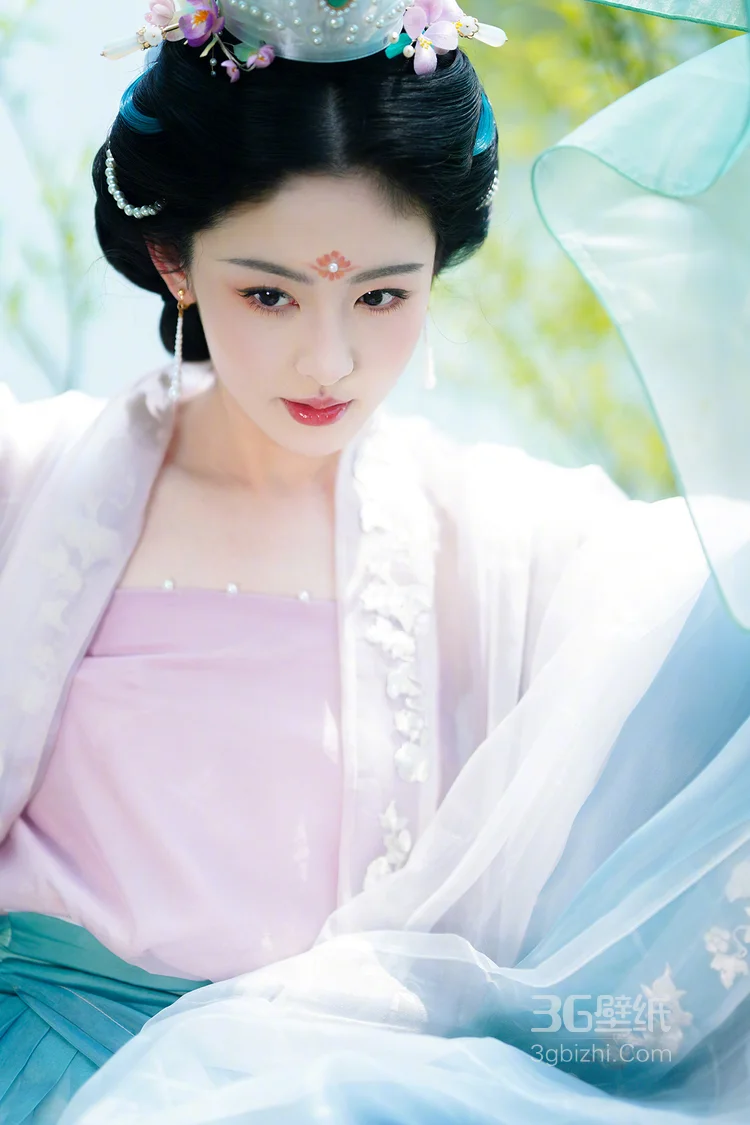 赵晴轻盈飘逸古装汉服，宁静的青青河畔旁，超有古典气质写真大图5