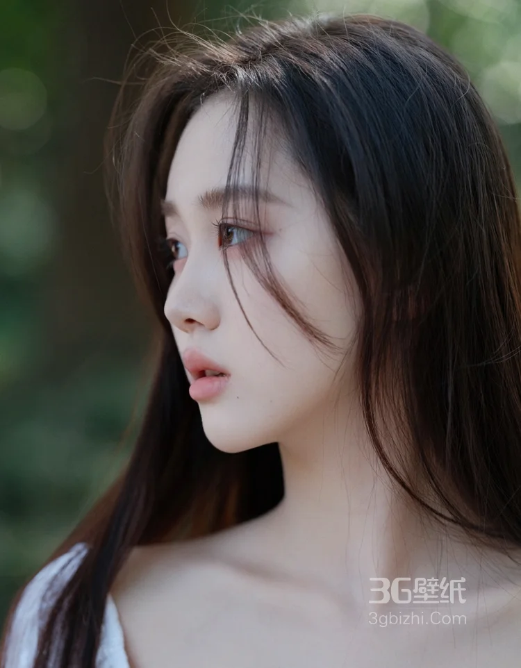 美女李瑜白色露肩连衣裙温婉甜美写真，感受春天到夏天之间的温暖9