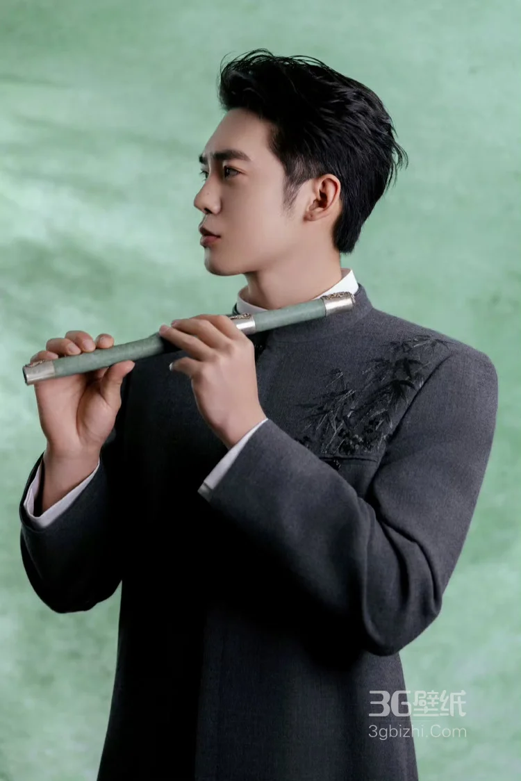 于适丁香诗会造型图集，身着郭培新中式长外套，英挺俊朗的国风少年，带着气韵潇洒风度7