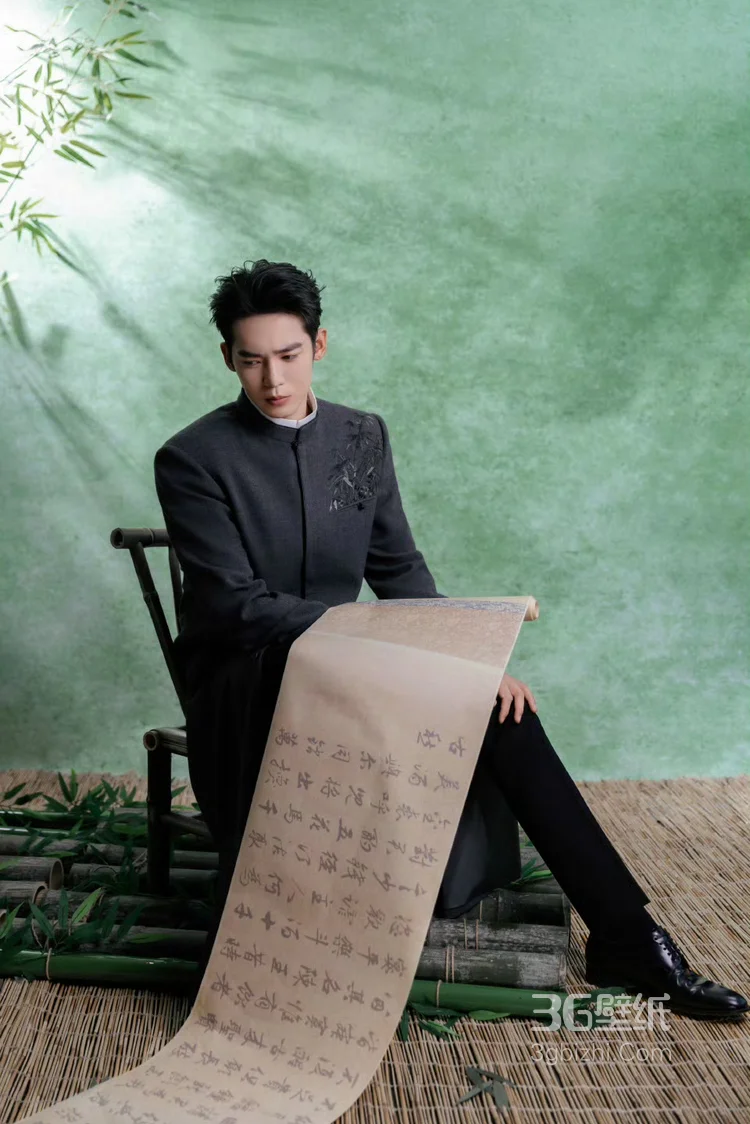 于适丁香诗会造型图集，身着郭培新中式长外套，英挺俊朗的国风少年，带着气韵潇洒风度2