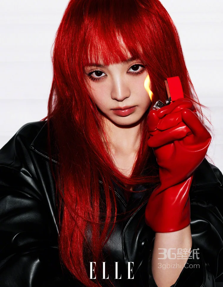 田曦薇红发夺目，身着无袖连衣裙个性俏皮冷艳写真，展现甜妹的另外一面2