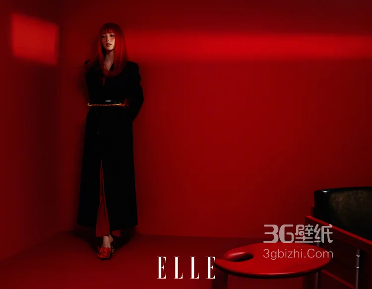 田曦薇红发夺目，身着无袖连衣裙个性俏皮冷艳写真，展现甜妹的另外一面9