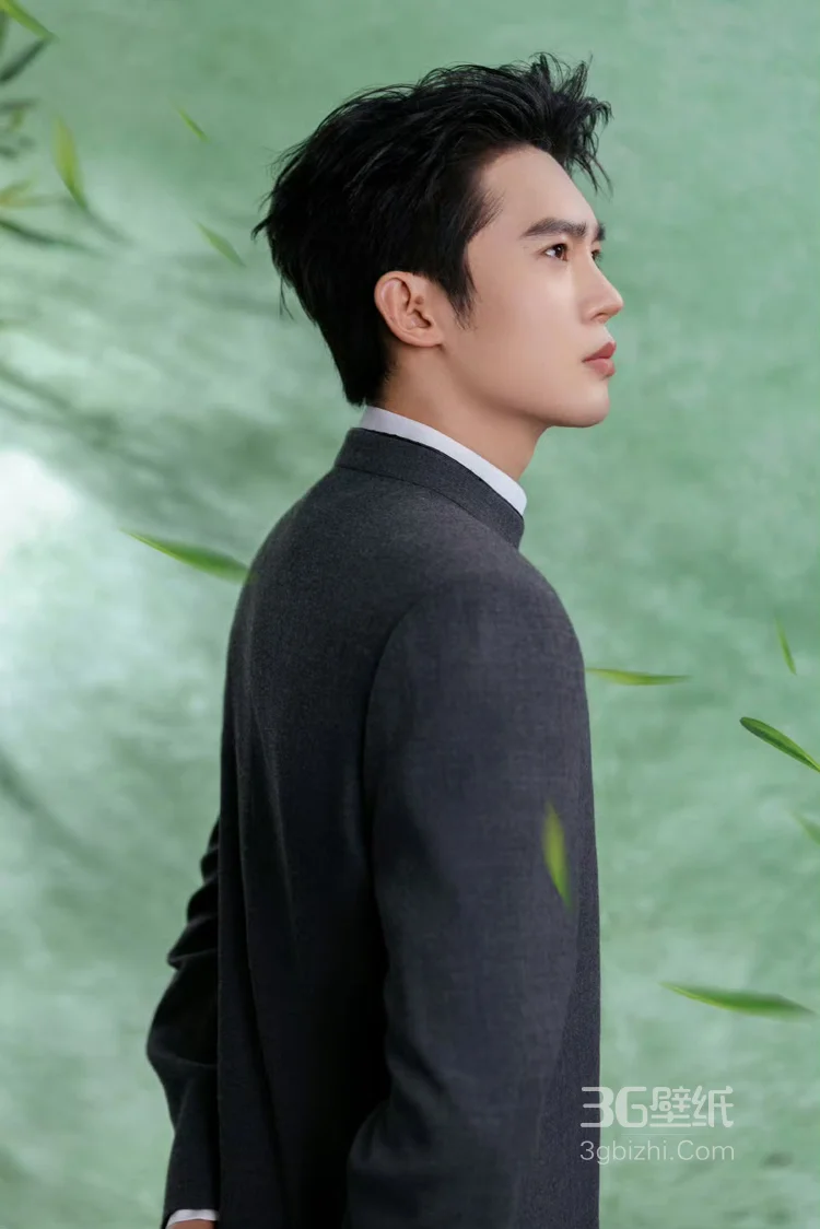 于适丁香诗会造型图集，身着郭培新中式长外套，英挺俊朗的国风少年，带着气韵潇洒风度6