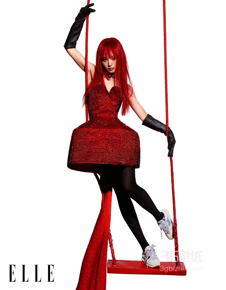 田曦薇红发夺目，身着无袖连衣裙个性俏皮冷艳写真，展现甜妹的另外一面10