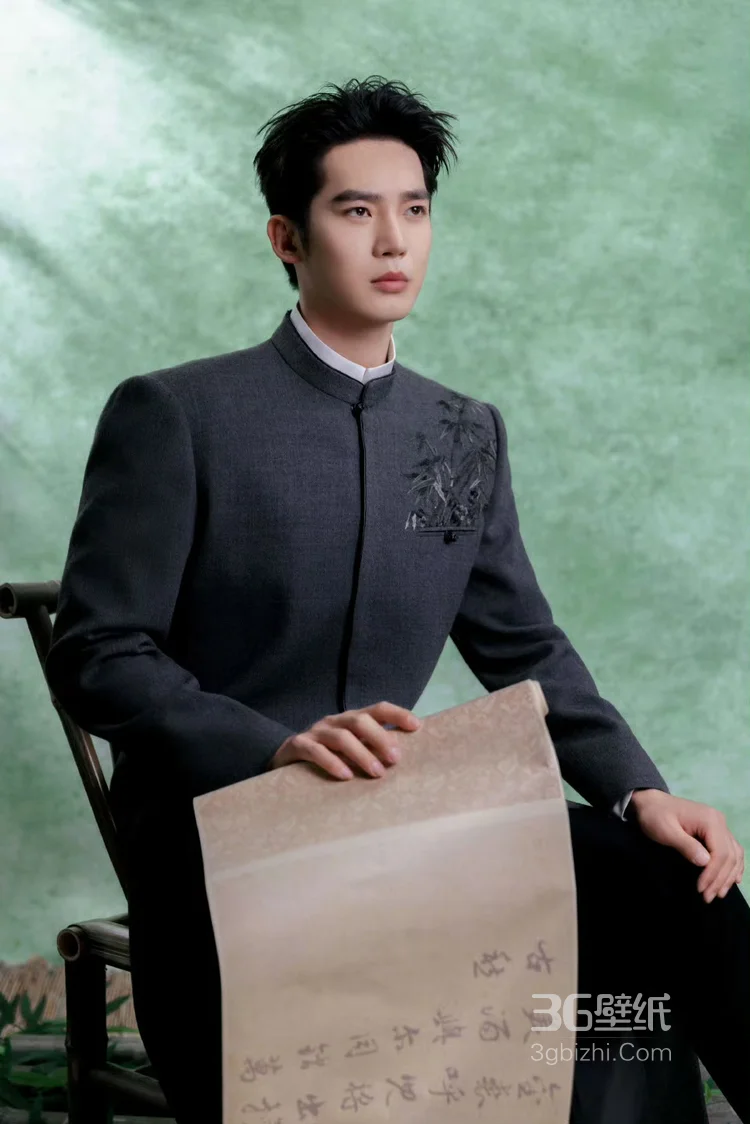 于适丁香诗会造型图集，身着郭培新中式长外套，英挺俊朗的国风少年，带着气韵潇洒风度3