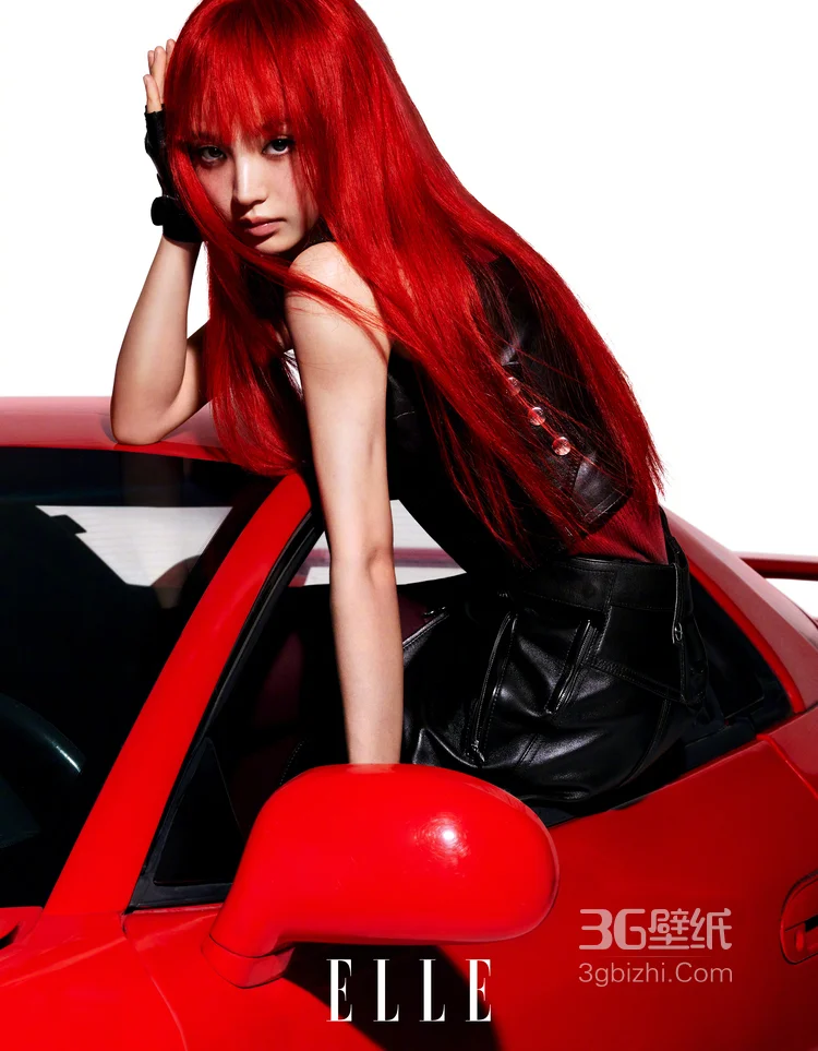 田曦薇红发夺目，身着无袖连衣裙个性俏皮冷艳写真，展现甜妹的另外一面3