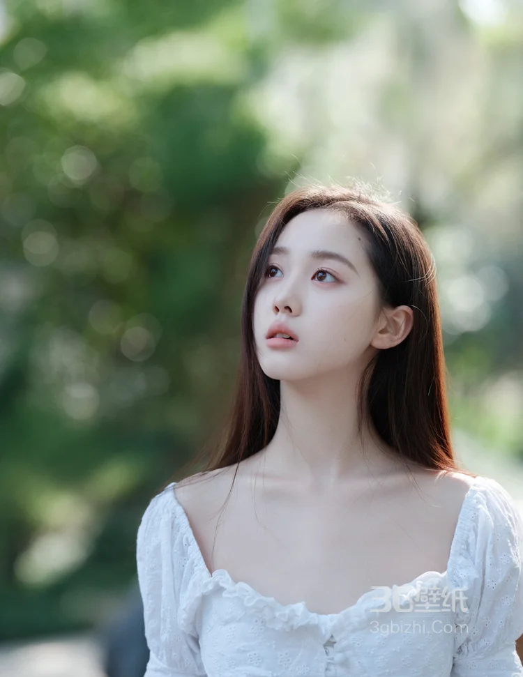 美女李瑜白色露肩连衣裙温婉甜美写真，感受春天到夏天之间的温暖10
