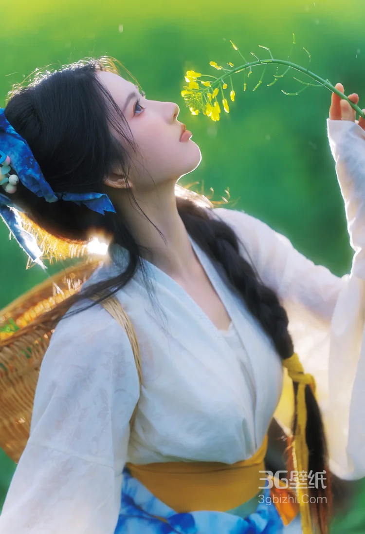 刘些宁身着白色襦衫，下裙蓝白扎染古典汉服穿搭田园风清新雅致户外油菜花田超高清写真6