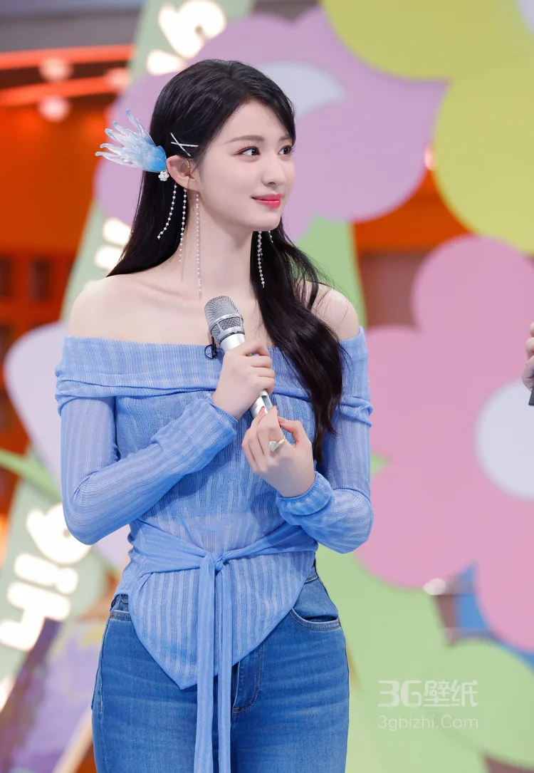 王楚然你好星期六清新甜美照，露肩长袖上衣 搭配蓝色牛仔裤，简约舒适，青春靓丽4