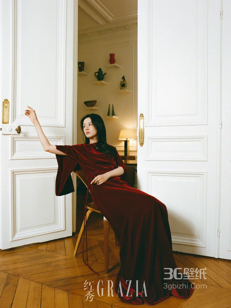 周也 红秀GRAZIA 四月新刊，复古韵味，随性自在高清封面写真9