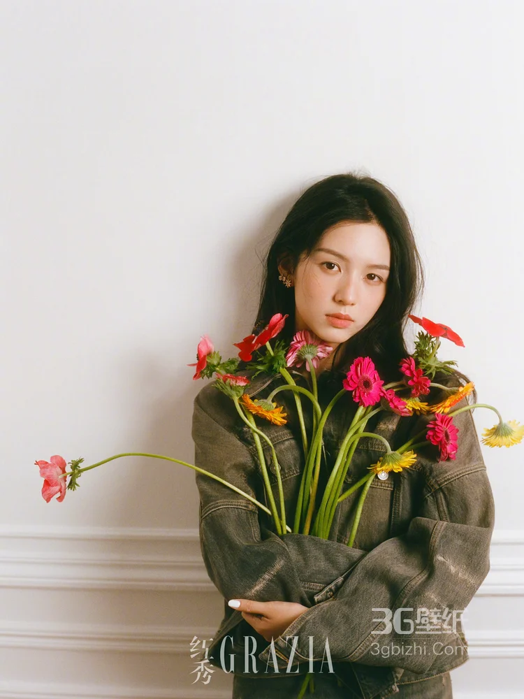 周也 红秀GRAZIA 四月新刊，复古韵味，随性自在高清封面写真4