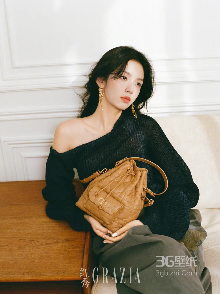 周也 红秀GRAZIA 四月新刊，复古韵味，随性自在高清封面写真7