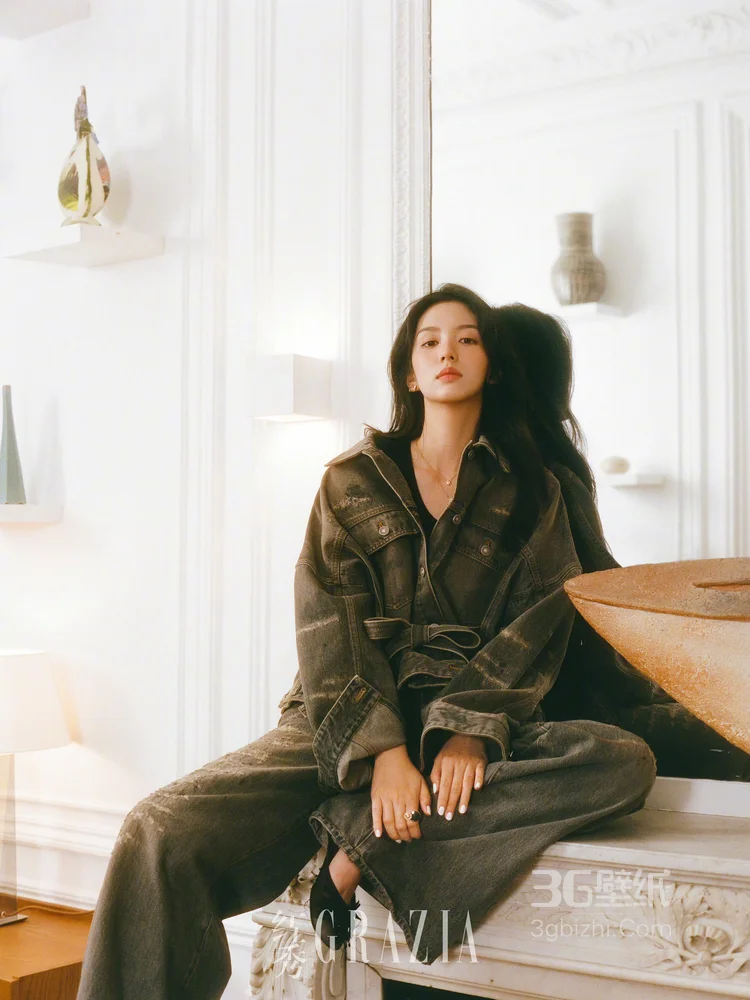 周也 红秀GRAZIA 四月新刊，复古韵味，随性自在高清封面写真8