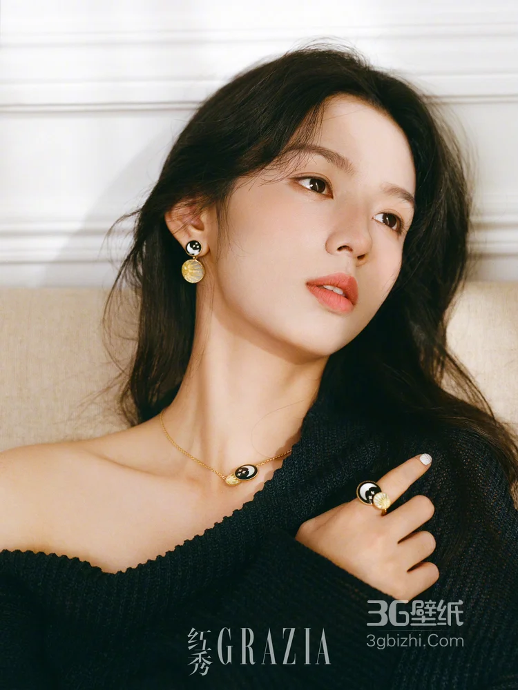 周也 红秀GRAZIA 四月新刊，复古韵味，随性自在高清封面写真6