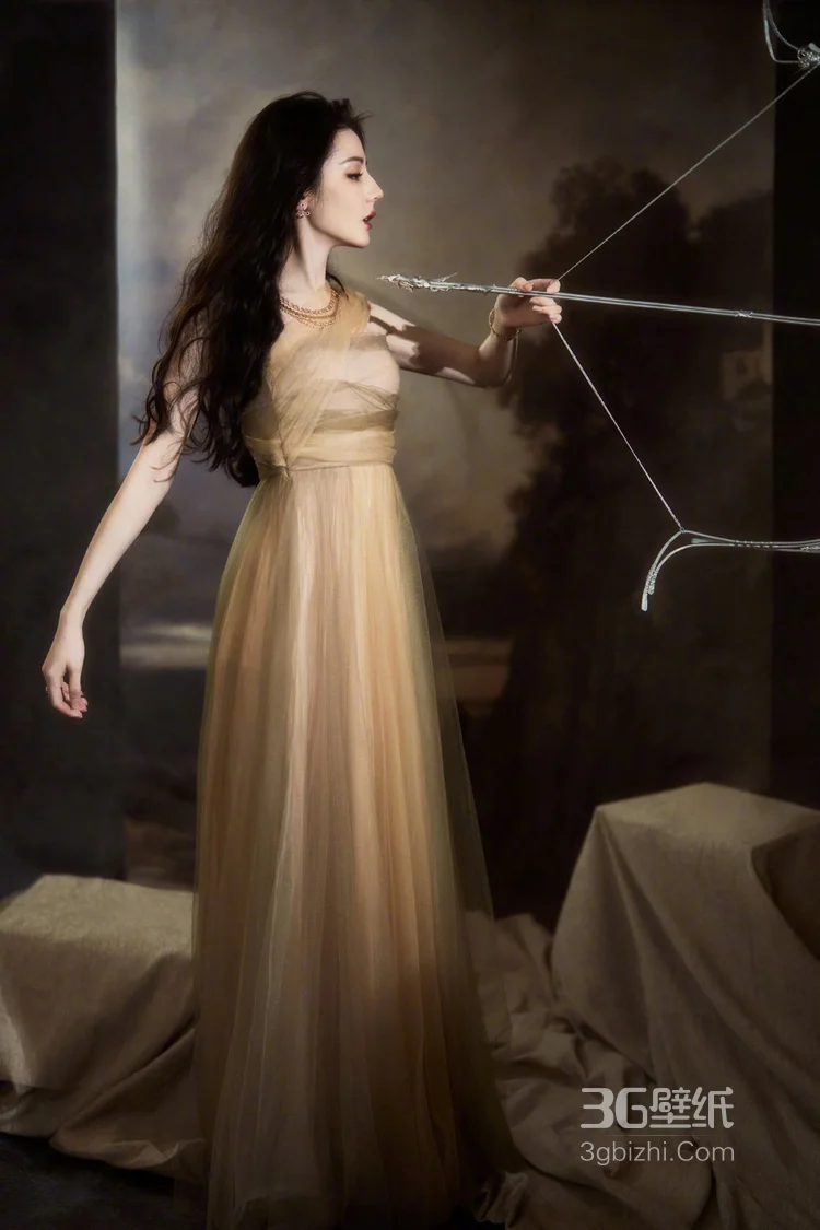 迪丽热巴手拿古老的拨弦乐器竖琴，造型优美艺术氛围感复古写真图片5