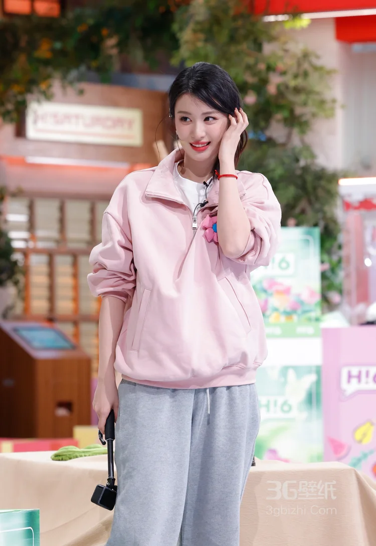 王楚然你好星期六清新甜美照，露肩长袖上衣 搭配蓝色牛仔裤，简约舒适，青春靓丽6